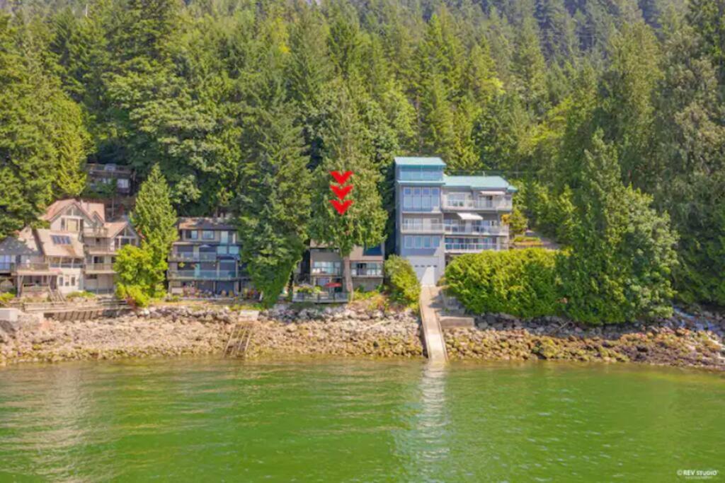 Waterfront Cottage With Superb Coastline Views West Vancouver Exterior foto