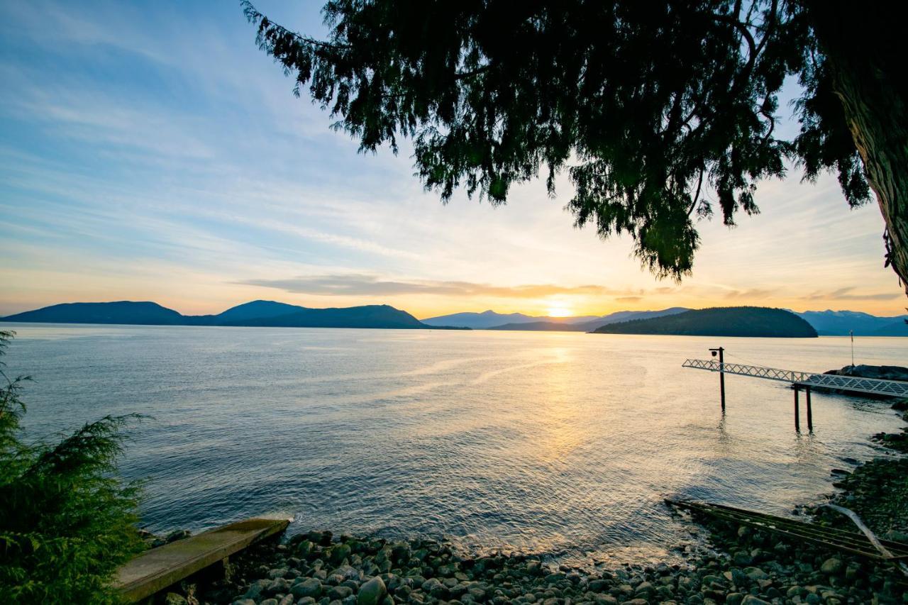 Waterfront Cottage With Superb Coastline Views West Vancouver Exterior foto
